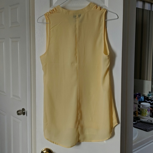 Super charming soft yellow tank - Picture 2 of 3